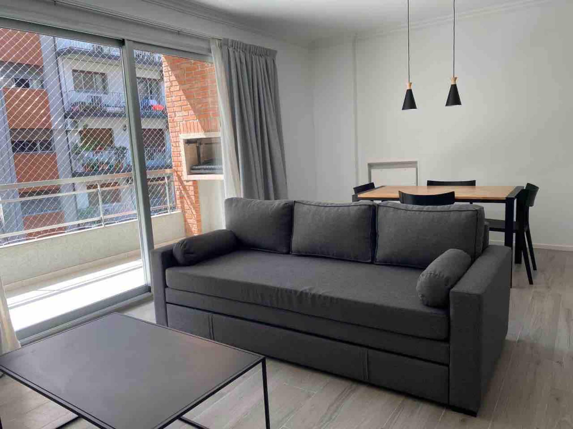 Warm and wide space with swimming pool in Palermo