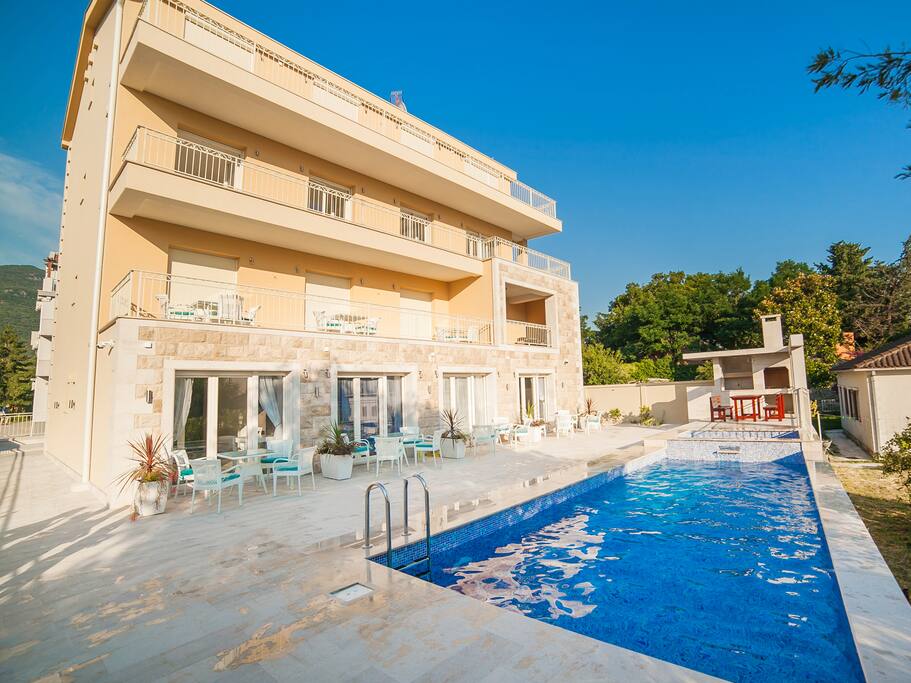 Outdoor poolOutdoor pool (seasonal)