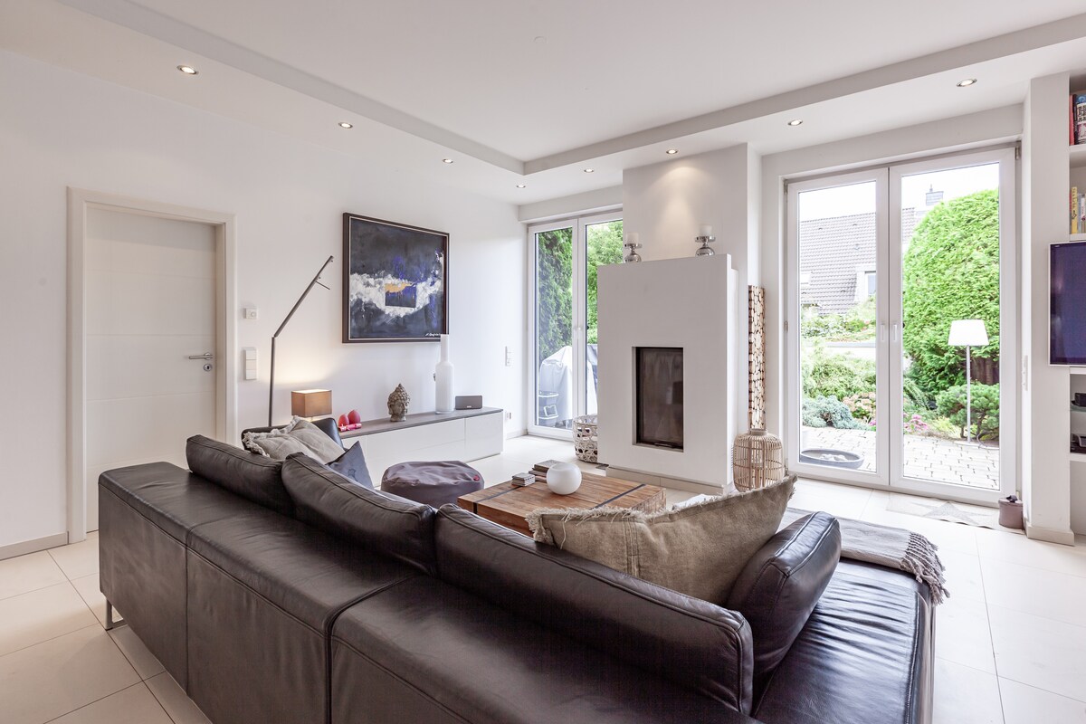 Top Airbnb: Designer Apartment Garden Fireplace Calm Central in Junkersdorf