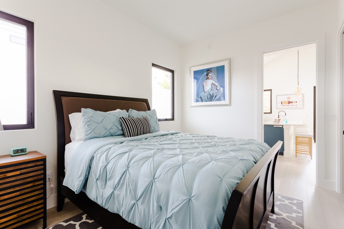 Bright & Modern SoCo Retreat, Minutes from DT!