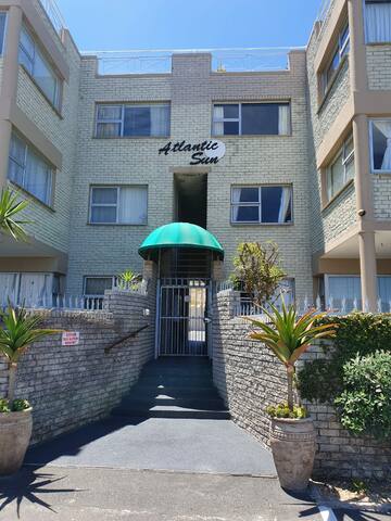 Seaside Apartment, 2 bed, Views of Table Mountain gallery image 2