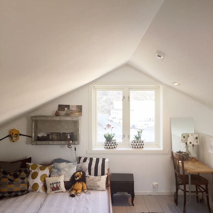 Attic mezzanine with double bed