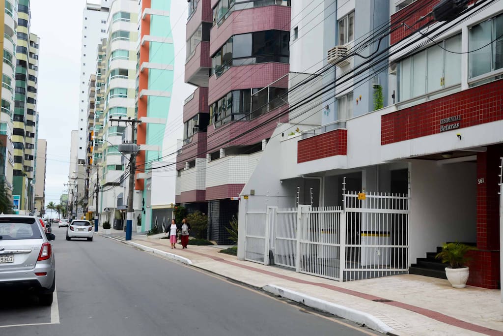 Rua 2500 nº361 Ed. Betaras - 300 metros da Praia Central