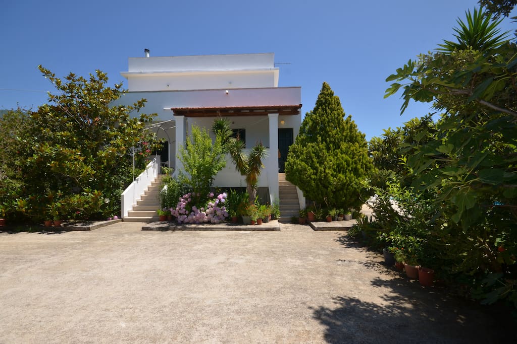 Villa Dina Halikounas