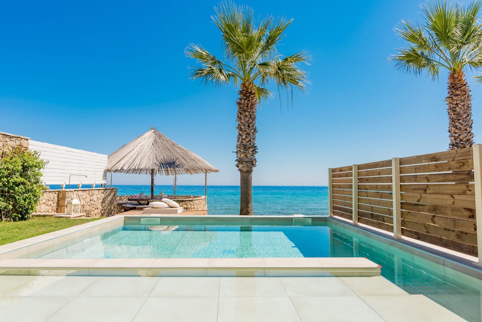 Uranus SeaFront Villa, with pool & beach access — foto 1