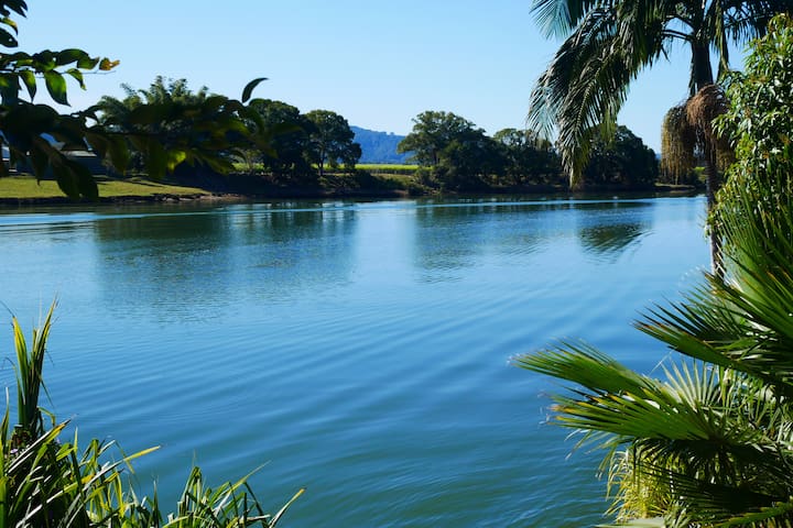 Riverdale S01e01 The River S Edge Review