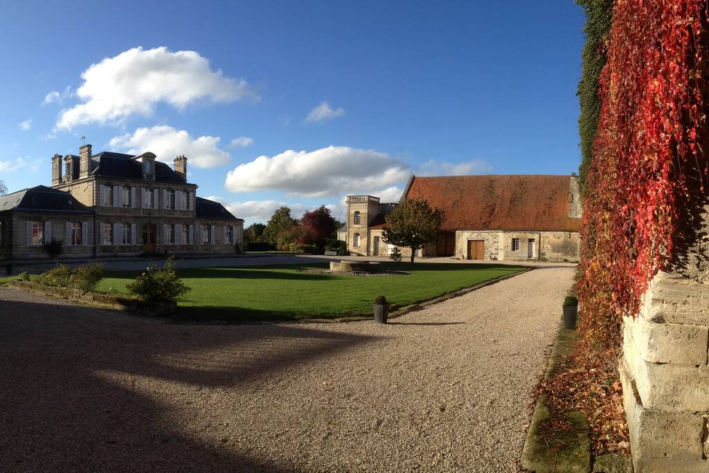 Immense cour pour jouer sur la pelouse