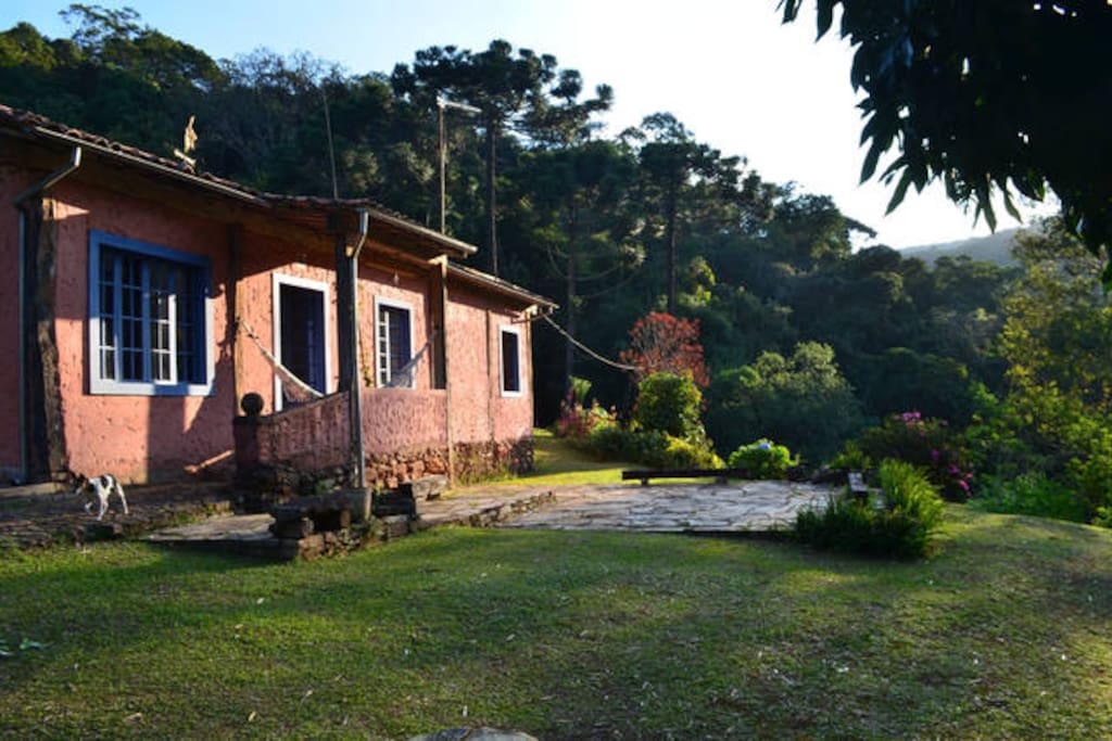 A casa e o pátio da frente
