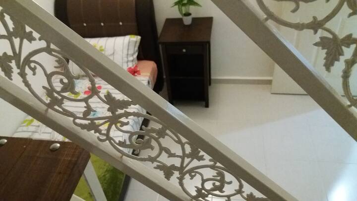 Izba 2: Jednolôžko + nástenný ventilátor + matrac na podlahe