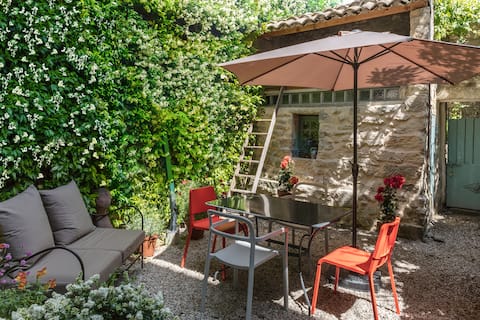 Popular Airbnb listing: Charming garden apartment in the heart of Uzès in Uzès