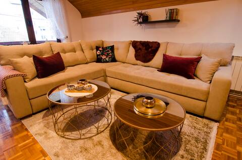 Olympic Gold Apt/ Free Parking/ Garden/ Grill