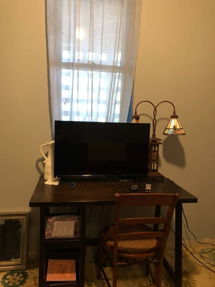 Garden View Retreat | King Bed Near Downtown - Sioux Falls