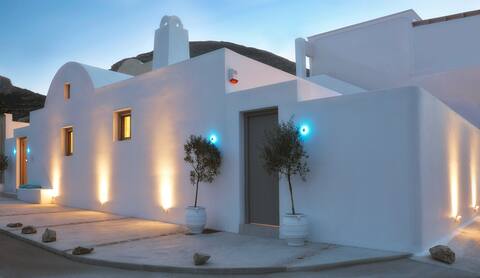 Eolia Kamari Villa