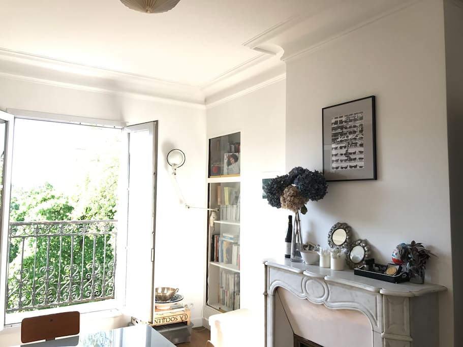 Le salon avec balcon sur le square Maurice Gardette