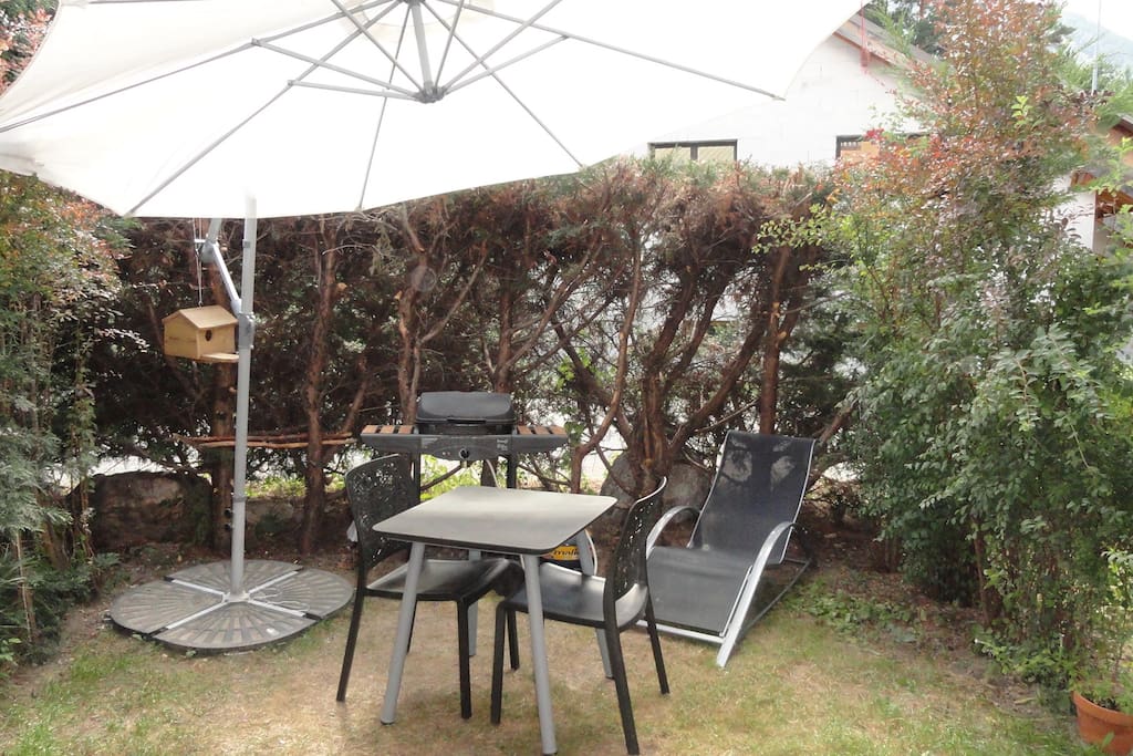 jardinet plein sud avec barbecue