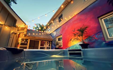HOT TUB Oasis Hideaway w/ 4 Bed + Large Patio+yard
