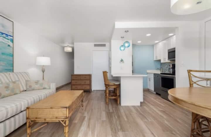 غرفة معيشة/ مطبخ