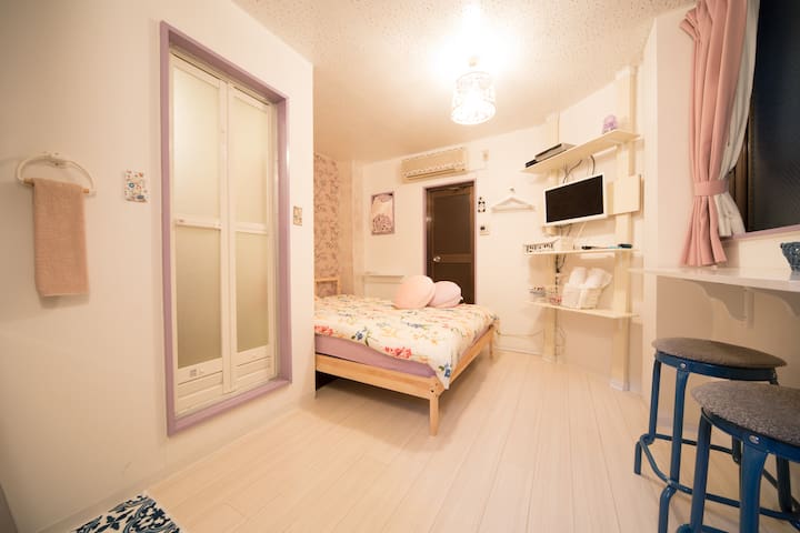 Lovely Shiny Room for couple or single traveler