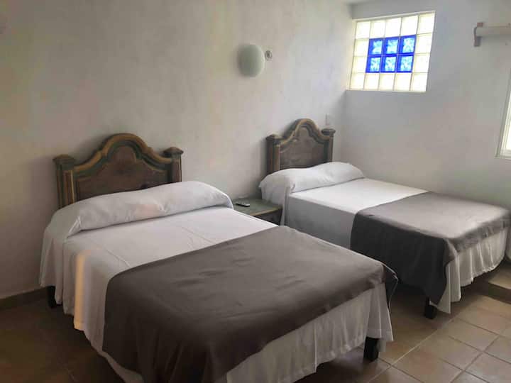 Dhomë gjumi me dy krevate dopio