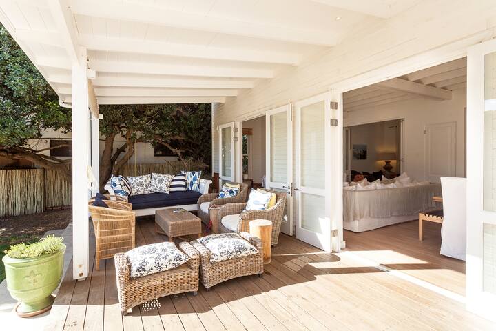 Cape Cod on Beach Road gallery image 2