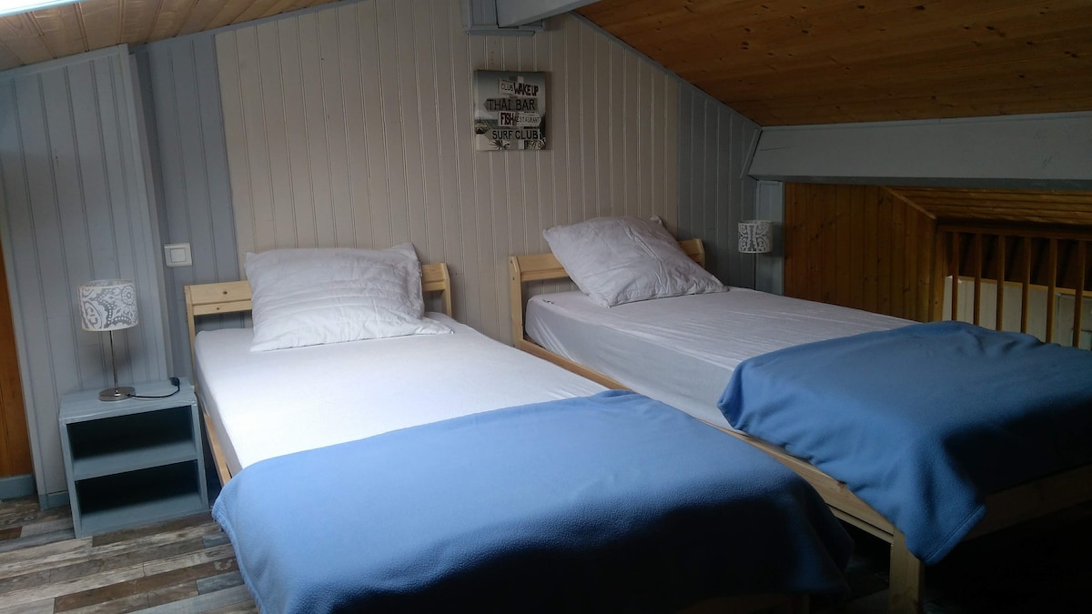 קומת ביניים: 3 מיטות מושב אחד 90x200 