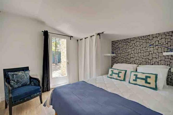 Bedroom 4 Maison des Amis, large charming cottage, Provence Luberon Ventoux