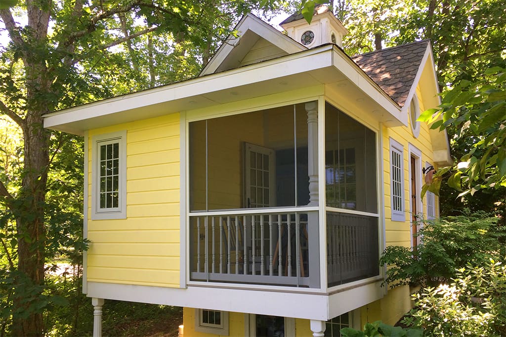 Screened in porch