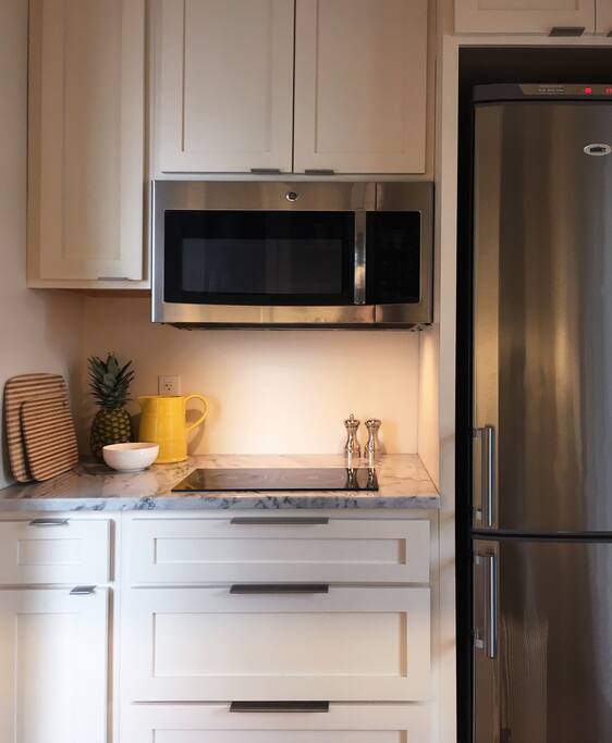Modern butler's pantry type kitchen.