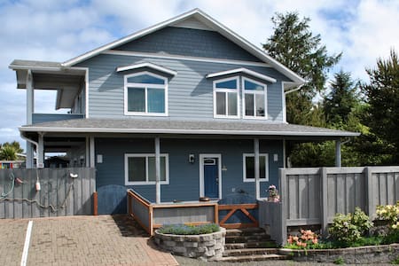 Ocean Tides room at  Newport Cove Guesthouse