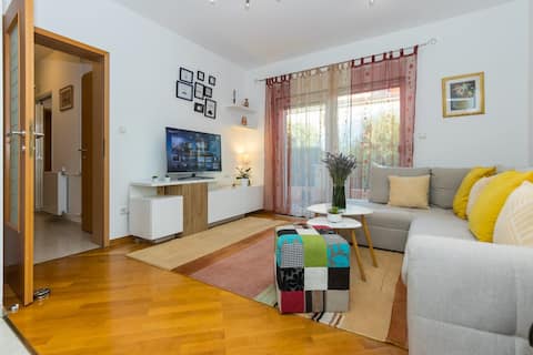 Successful Airbnb property: In the center Kaštela next to the beach in Kaštel Lukšić