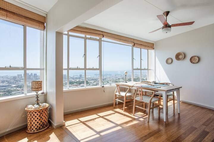 Grandiose Panoramaaussicht auf Kapstadt und den Tafelberg