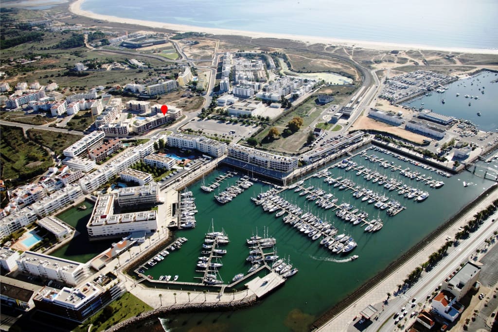 Location of apartment, aerial view of marina and Meia Praia beach