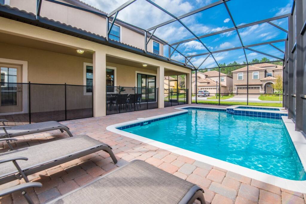 1458RollingFairwayDr-60