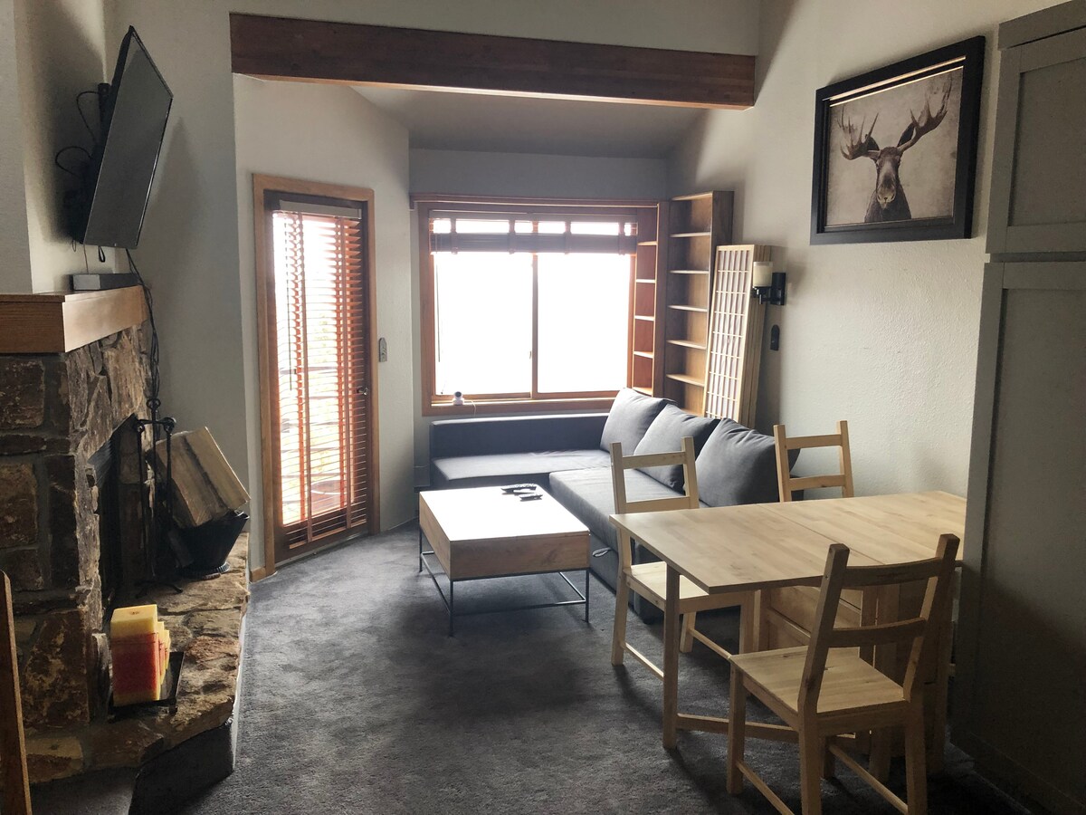 204 Cozy mountain loft in wonderful Buffalo Ridge. Condominiums for