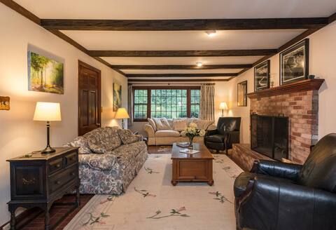 Gather your family at this Country Estate!