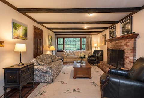 Gather your family at this Country Estate!