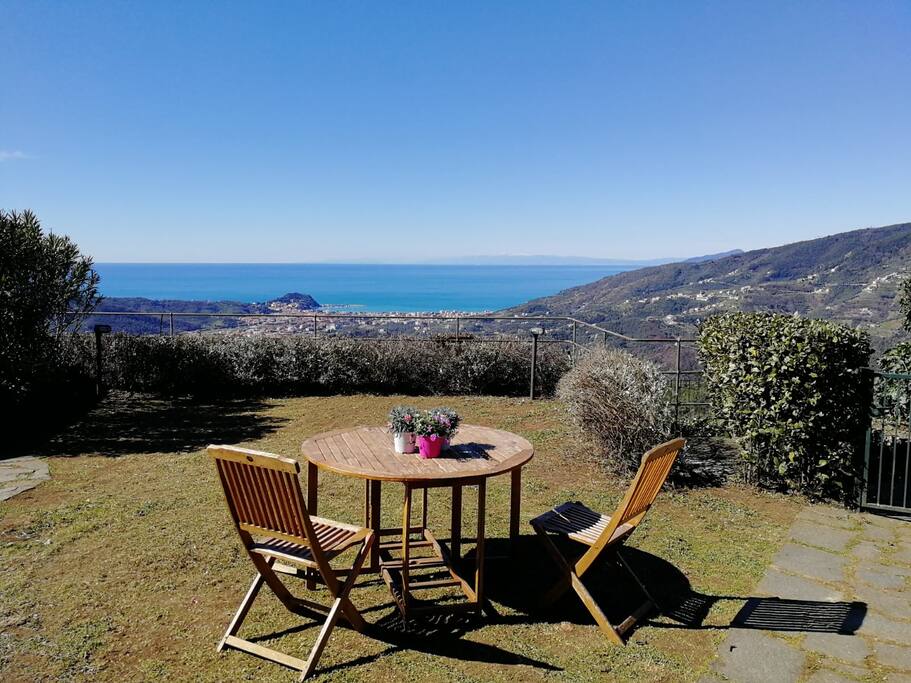 The outside reserved garden, sea view