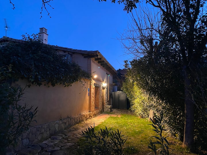 Casa  Rural "de Indigo"; garden+porch+wifi+Netflix