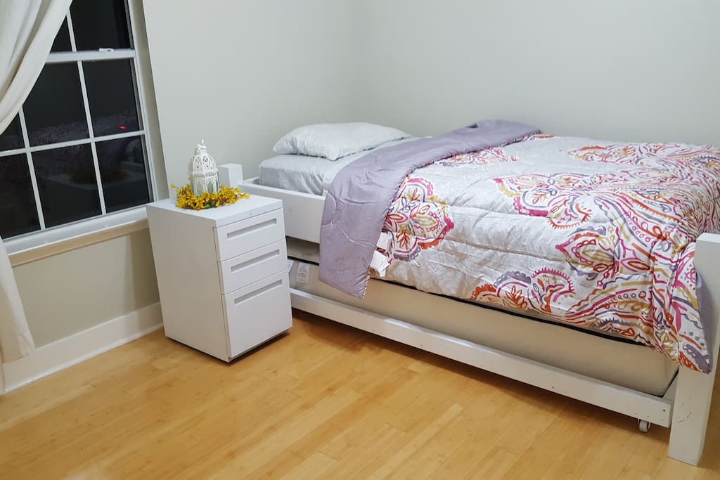 Full XL trundle bed (fits two people)