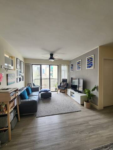 3 Bedroom 2½ Bathroom Wan Chai Flat