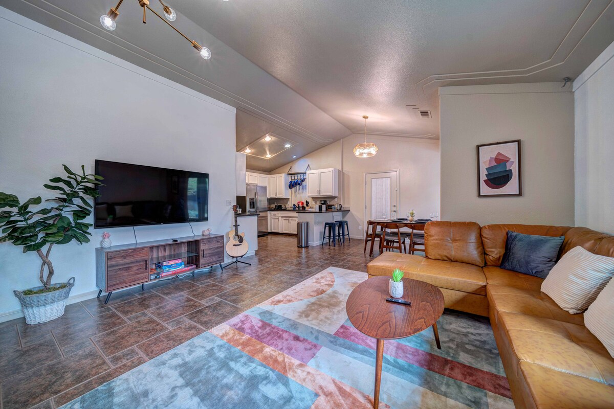 Spacious arched ceilings to provide the best comfort. 65" TV makes for great movie nights as well!