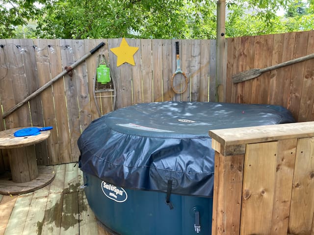 Water view retreat W/ hot in Downtown Shediac gallery image 5