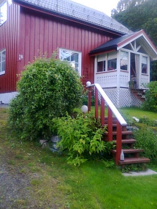 Huset sett fra veien.