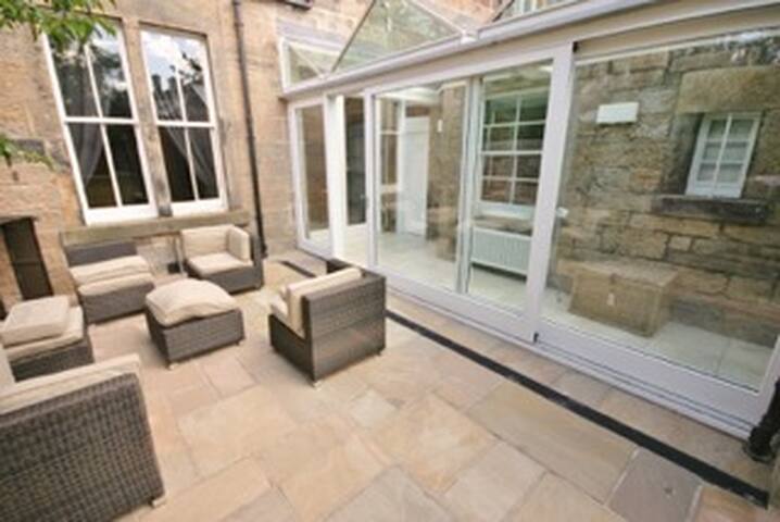 Entire home with garden Morningside Edinburgh gallery image 5