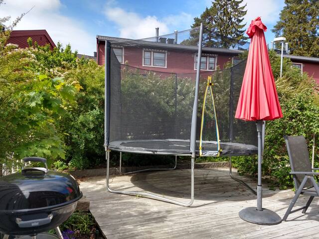 Roomy, slightly retro-furnished house near Metro gallery image 4