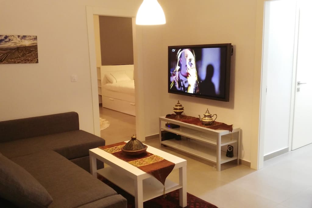 Living room with 50" TV