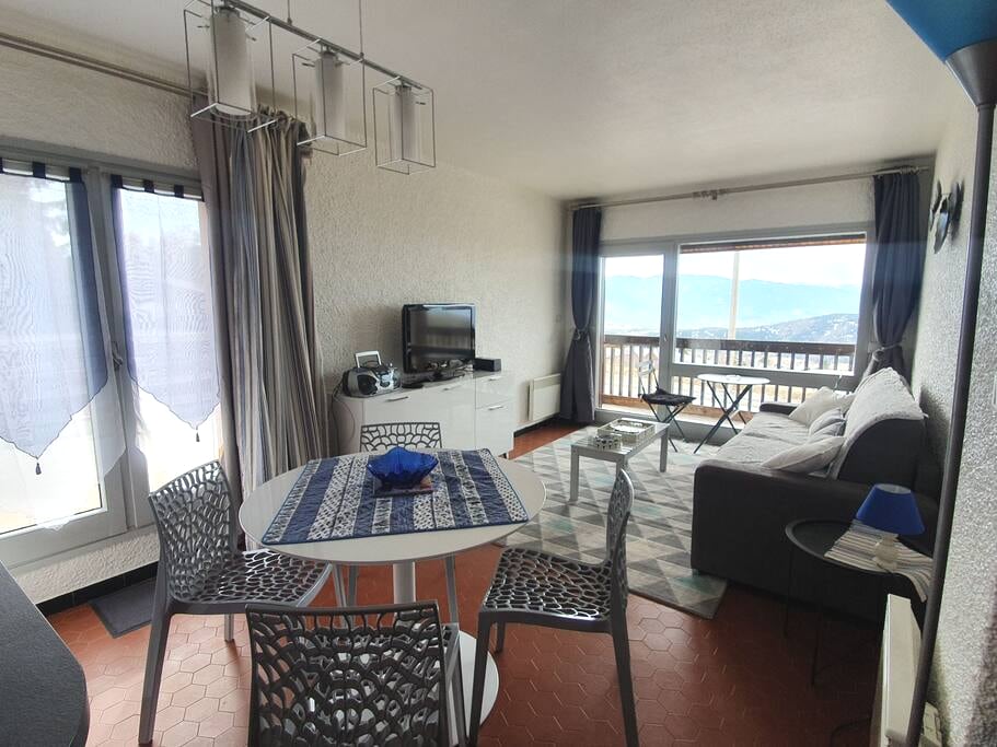 Annonce Airbnb populaire: Large 2-room 2/4 pers. with stunning mountain views à Font Romeu Odeillo Via