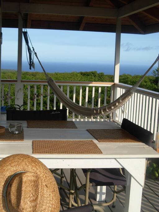 Sitting and eating area on the deck