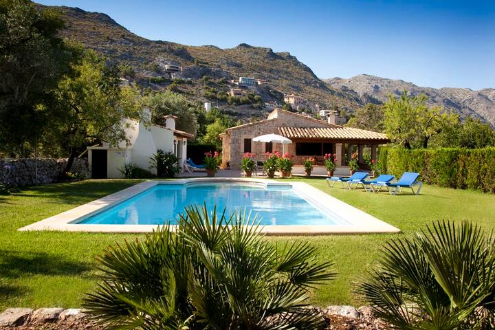 Villa Sylvia , bonita casa con piscina y jardin