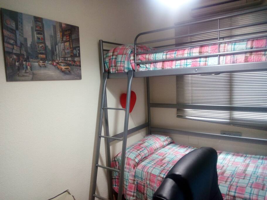 DORMITORIO ,2 CAMAS DE 90 CM.